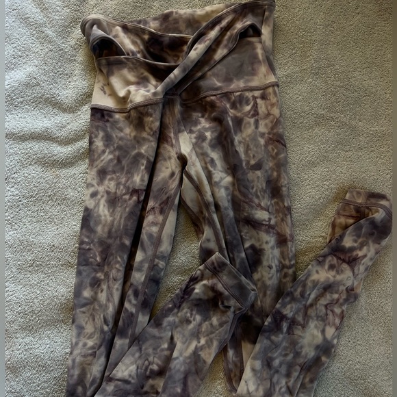 LULULEMON ALIGN PANT 28 INCH *WITH CRISS CROSS WAIST BAND Size 6 good condition - Picture 1 of 4